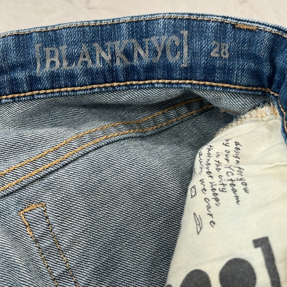 BLANKNYC Five Pocket Distressed Ripped Jeans Size 28 - Picture 4 of 9
